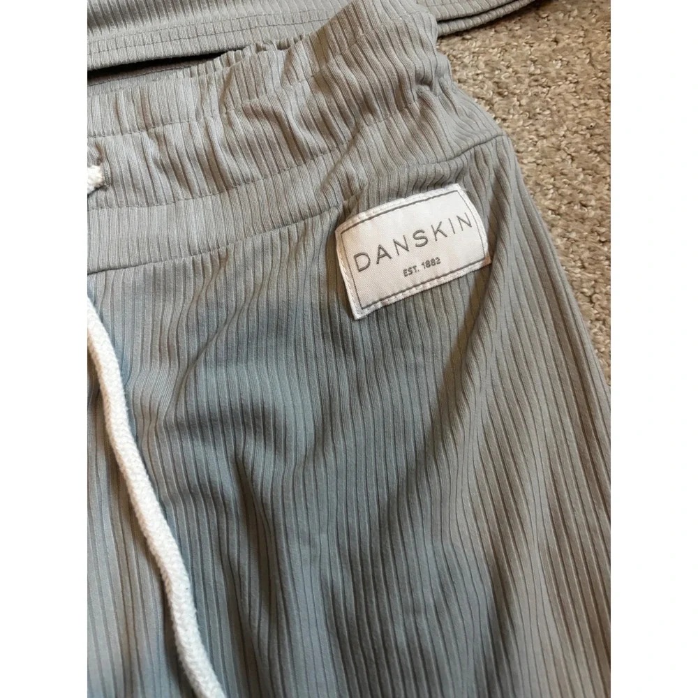 Danskin Lounge Set L Grey Ribbed Short Sleeve Top and Pants Athleisure Co-ord